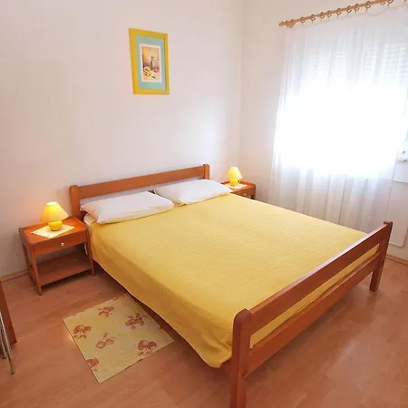 Apartment With 4 Bedrooms 446