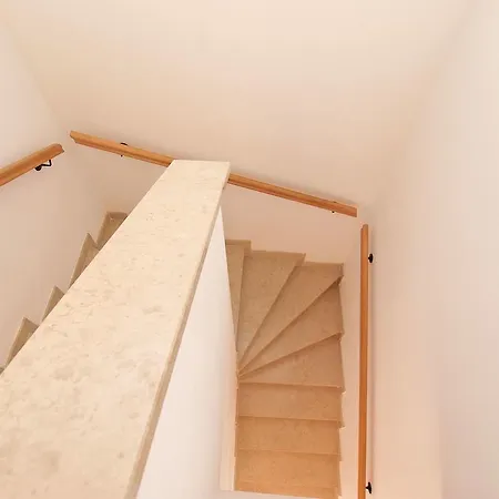 With 4 Bedrooms 446