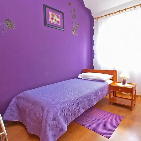 With 4 Bedrooms 446 Apartment *