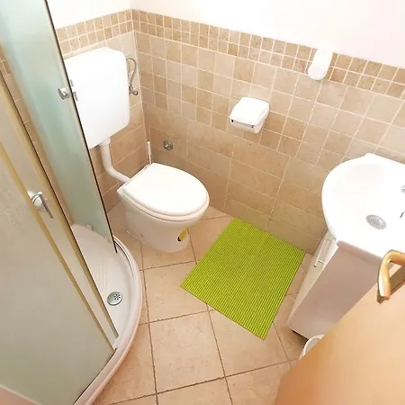With 4 Bedrooms 446 Fažana