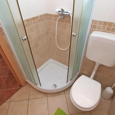 With 4 Bedrooms 446 Fažana